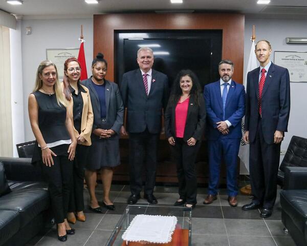 Fiscal General recibe a representantes del Departamento de Justicia de EEUU