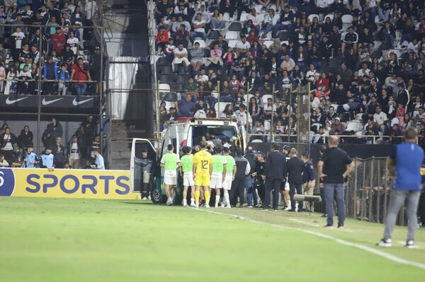 Diario HOY | Hincha se desvaneció en preferencia del Olimpia y falleció