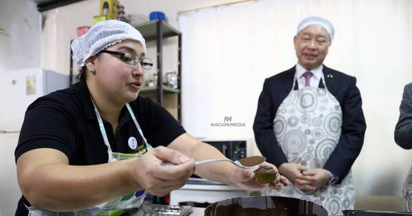 La Nación / Vicecanciller de Taiwán visitó mipyme de chocolates beneficiada con Reemujerpy