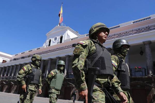 PRESIDENTE DE ECUADOR, AMENAZADO DE DESTITUCIÓN, DISUELVE EL CONGRESO - Itapúa Noticias