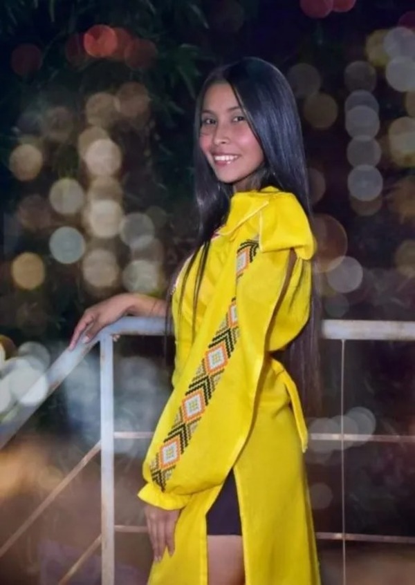 Aramí, la primera modelo Ava Guaraní, causa furor en el país