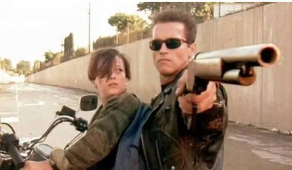 Arnold Schwarzenegger le dice "Hasta la vista baby" a Terminator