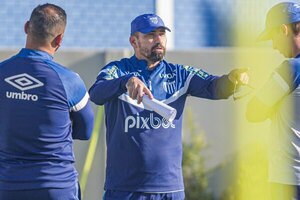 Versus / Gustavo Morínigo ya tuvo su primera práctica en el Avaí de Brasil