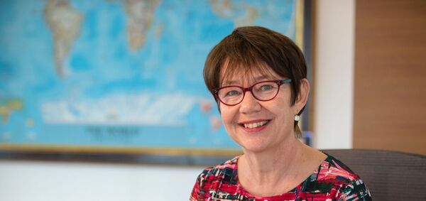 Odile Renaud-Basso presidenta del Banco Europeo promete el apoyo a largo plazo a Ucrania - Revista PLUS