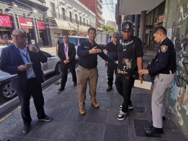 Dominicano detenido buscaría limpiar antecedentes para ir a Europa | 1000 Noticias