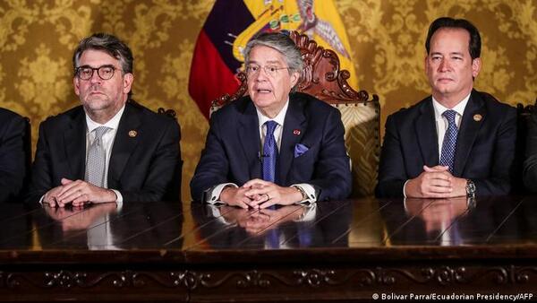 Lasso recibe al cuerpo diplomático después de aplicar "la muerte cruzada"
