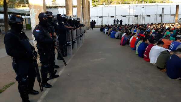 Requisa en cárcel de Emboscada permite incautación de armas blancas y celulares - Unicanal