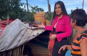 [VIDEO] Laurys Dyva le va a construir un baño decente a Ña Ñeca