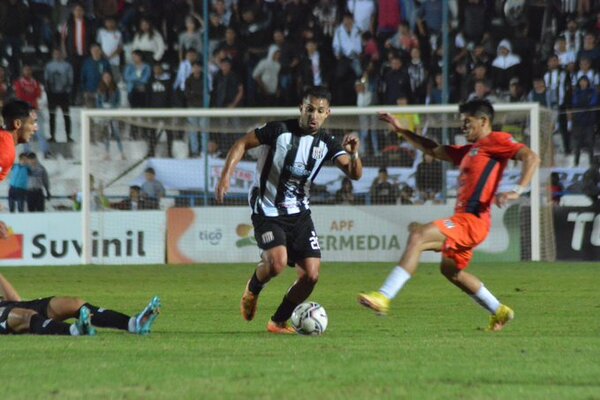 Deportivo Santaní y 2 de Mayo repartieron puntos en un apasionante encuentro