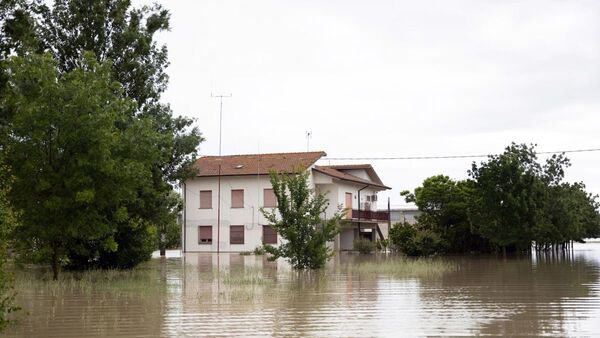 Italia: Inundaciones dejan 9 muertos, 20.000 evacuados y destrozos