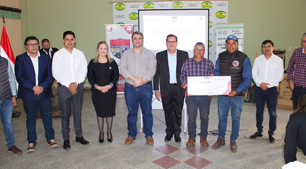 Municipalidad entregó aporte de G. 100 millones a productores de papa - Noticiero Paraguay