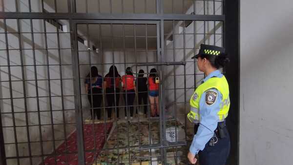 Reportan 24 aprehendidos tras nuevos disturbios entre hinchas de Cerro anoche - Megacadena — Últimas Noticias de Paraguay