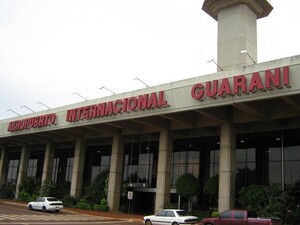 AEROPUERTO GUARANÍ SOLO SIRVE PARA CONTRABANDEAR Y TRAER HELLBOLLENSES - La Voz del Norte