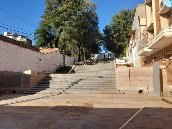 Obras en la Escalinata Antequera siguen con postergaciones y prevén habilitación en junio - Nacionales - ABC Color