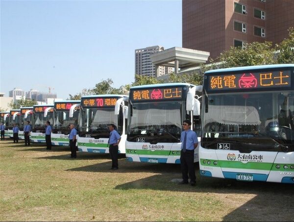 Lanzan plan de movilidad eléctrica para el transporte público · Radio Monumental 1080 AM