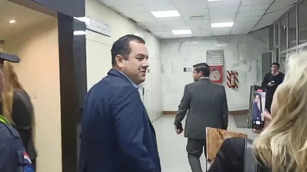 Rodolfo Friedmann fue escrachado por caso “Merienda Escolar” - Política - ABC Color