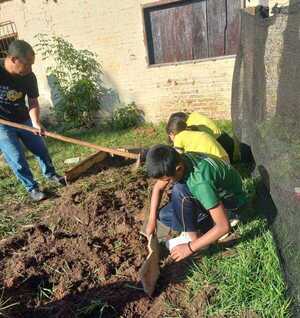 Comunidad escolar sostiene una huerta comunitaria | Radio Regional 660 AM