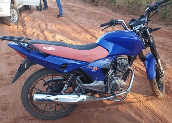 Detienen en Santaní a una persona e incautan de su poder motocicleta hurtada y automóvil de dudosa procedencia - Policiales - ABC Color