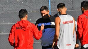 Versus / Momento tenso y caliente en Santaní, ¿seguirá el "Chueco" Ovelar"?