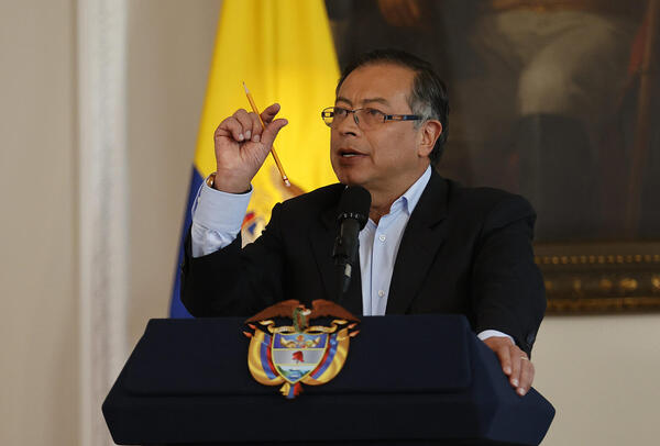 Petro se retracta de su anuncio sobre rescate de niños indígenas en la selva colombiana - .::Agencia IP::.
