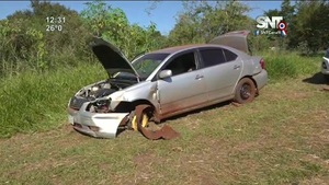 Abandonó el auto de su amigo y lo rapiñaron - SNT
