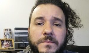 (VIDEO)José Ayala cañeó a PMT porque le quitó un documento