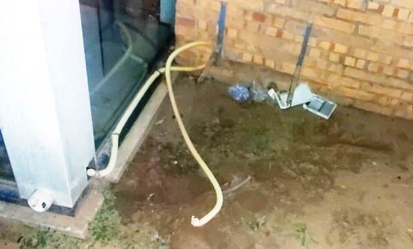 Diario HOY | Adictos hurtan aire acondicionado de un cajero