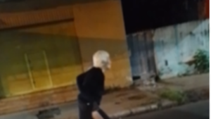 Motociclista atropelló a doña mientras bailaba en la calle