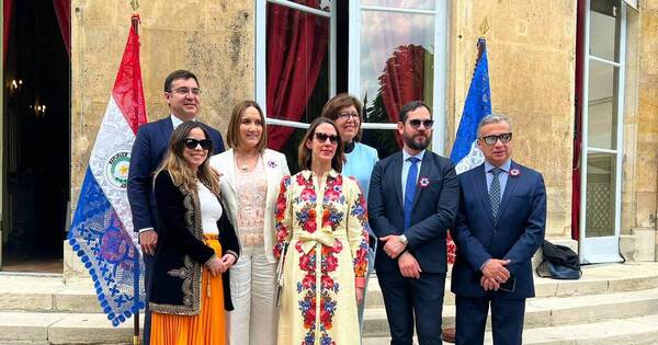 La Nación / Conmemoran los 212 años de la independencia paraguaya en Francia
