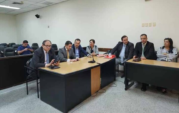 Escrachan al senador Rodolfo Friedmann mientras se retiraba de tribunales – Prensa 5