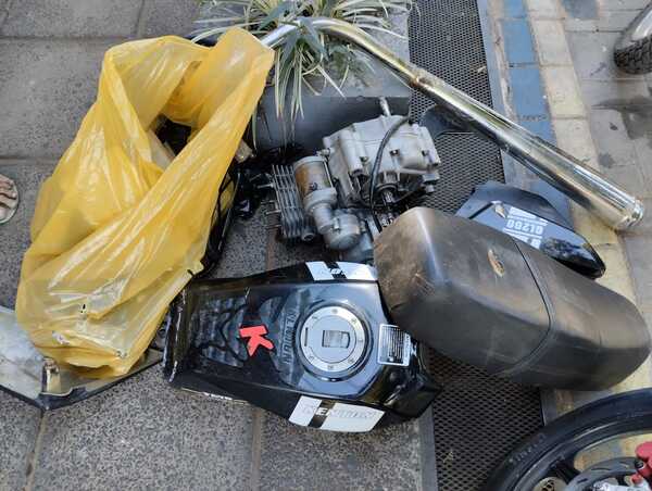 Recuperan moto robada en la ¡casa del vecino! - C9N