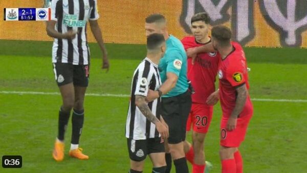 El fuerte cruce entre Miguel Almirón y Julio Enciso