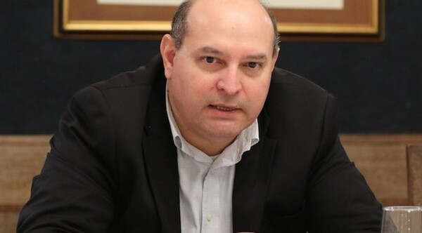 Diario HOY | Ex ministro de Hacienda califica de sin sentido al proyecto de jubilación que barajan en Congreso