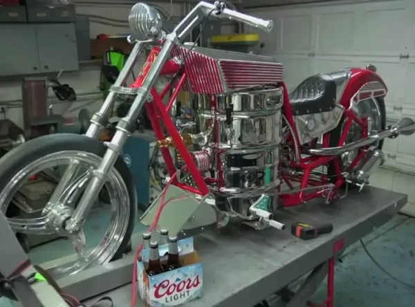 Desarrollan motocicleta que funciona con cerveza como combustible