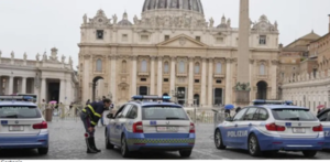 Un hombre se introduce a la fuerza con un coche en el Vaticano y es detenido