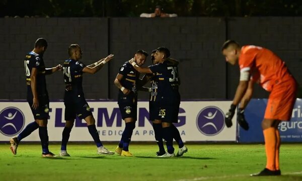 Sportivo Trinidense vs. Sportivo Ameliano: otro gran triunfo del ‘Triki’ para desplazar a Olimpia - Sportivo Trinidense - ABC Color