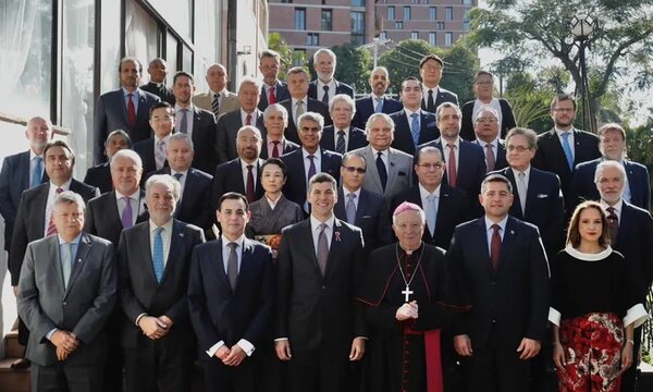 Santi Peña promete al Cuerpo Diplomático que gobernará sin “odio ni división” - Política - ABC Color