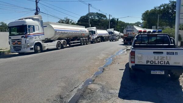 Petropar baja precio de carburantes desde mañana y privados desde hoy - Economía - ABC Color