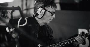La Nación / El bajista de The Smiths muere a los 59 años