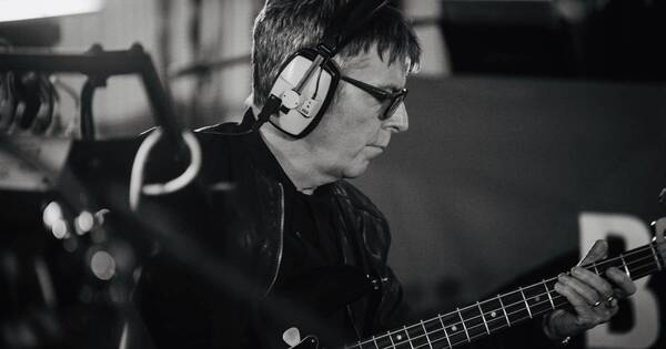 La Nación / El bajista de The Smiths muere a los 59 años