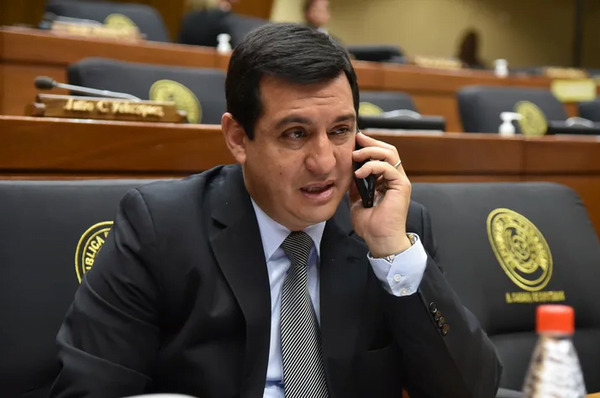 Ex ministro ovetense condenado por corrupción se entrega a la Policía - Noticiero Paraguay