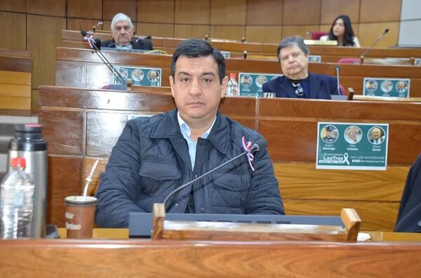 Exministro Enzo Cardozo aguarda en un calabozo que se defina a qué cárcel lo destinarán - Policiales - ABC Color