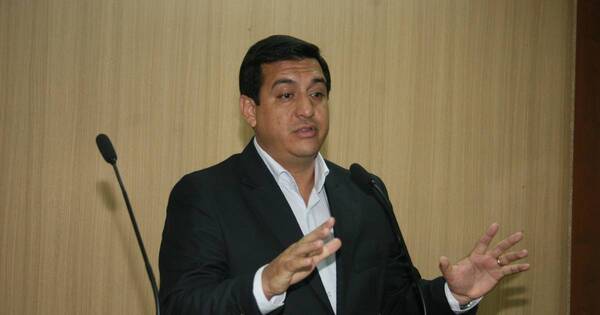 Exministro condenado por desvíos de fondos se entregó para ir preso - ADN Digital