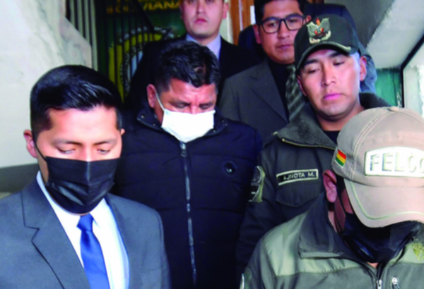 Bolivia dicta prisión preventiva a exministro Juan Santos