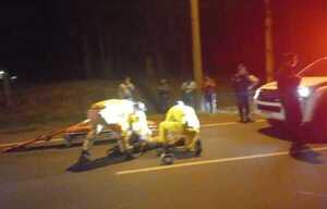 Automovilista huye tras atropellar a peatón en Ruta PY01
