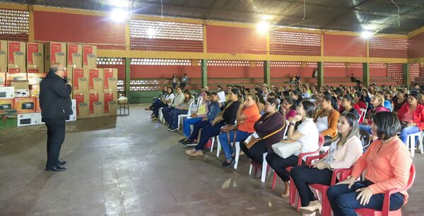 Unas 500 mujeres emprendedoras de San Pedro recibieron tecnologías para el ahorro de tiempo - .::Agencia IP::.