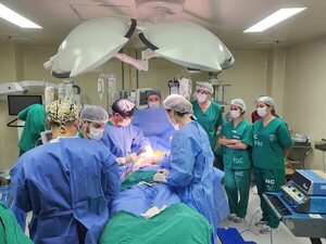Médicos de Clínicas realizaron trasplantes de órganos en simultáneo esta madrugada - Nacionales - ABC Color