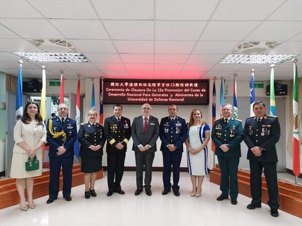 Militares y civiles paraguayos egresan del curso de Desarrollo Nacional en Taipei - Informatepy.com
