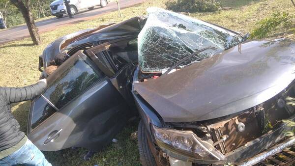 Milagro en la carretera: su auto se aplastó, pero conductor salió ileso