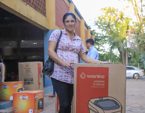 Unas 500 mujeres emprendedoras de San Pedro recibieron tecnologías para el ahorro de tiempo